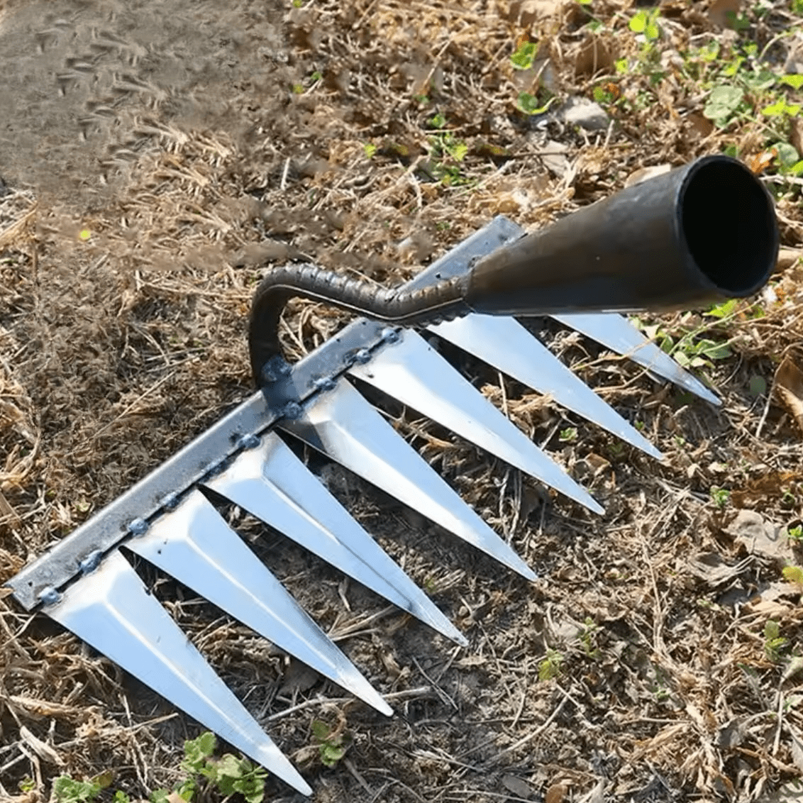 RootRipper® Iron Gardening Hoe Head